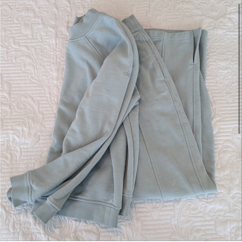 ALO Yoga Light Blue Sweatshirt